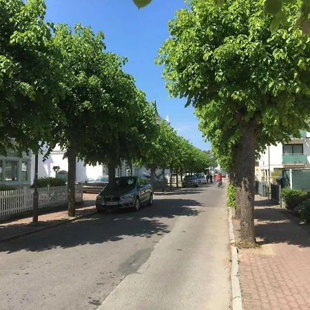 Apartment Binzer Ferienwohnung mit Balkon in Strandnähe Binz